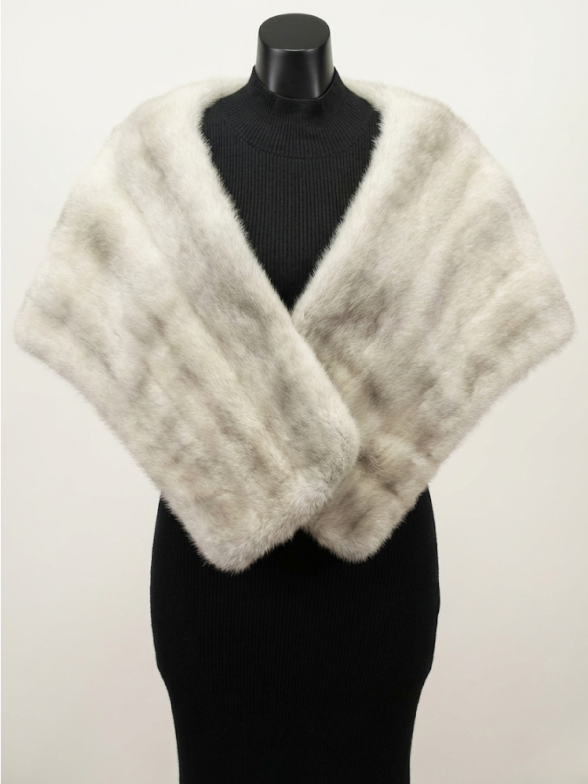 SAGA MINK ROYAL Sapphire Mink Fur Shawl Light Gray, Premium Collection