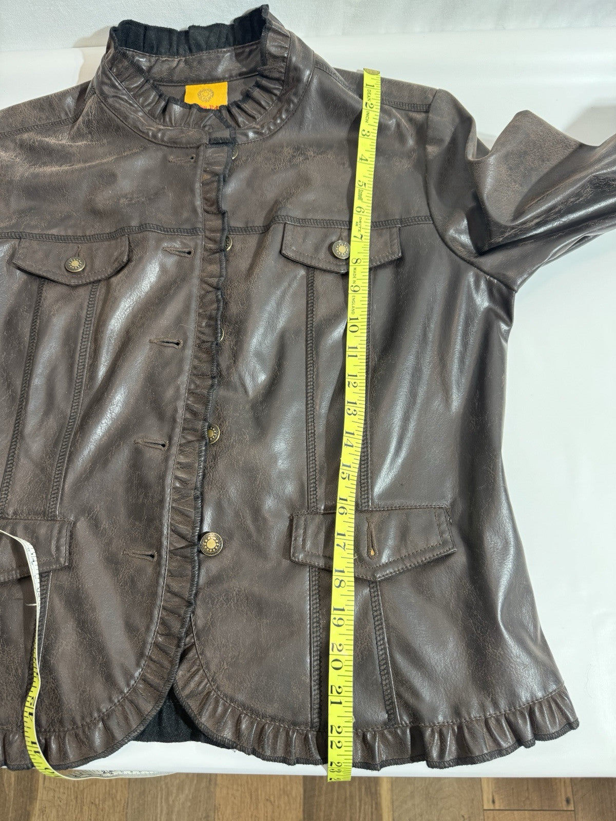 Vintage Women’s Faux Leather Jacket scalloped trim waist length fitted 2 Pockets