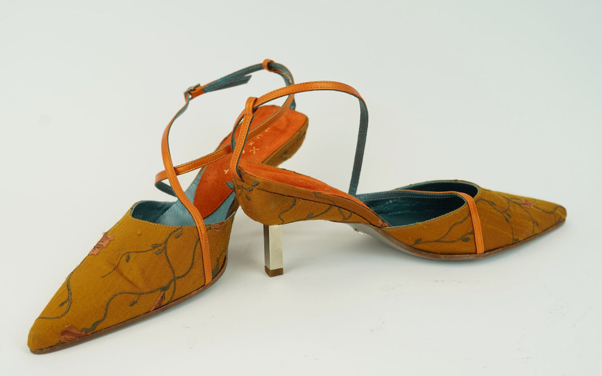 Muxart Barcelona Embroidered Kitten Heels Metal Size 40