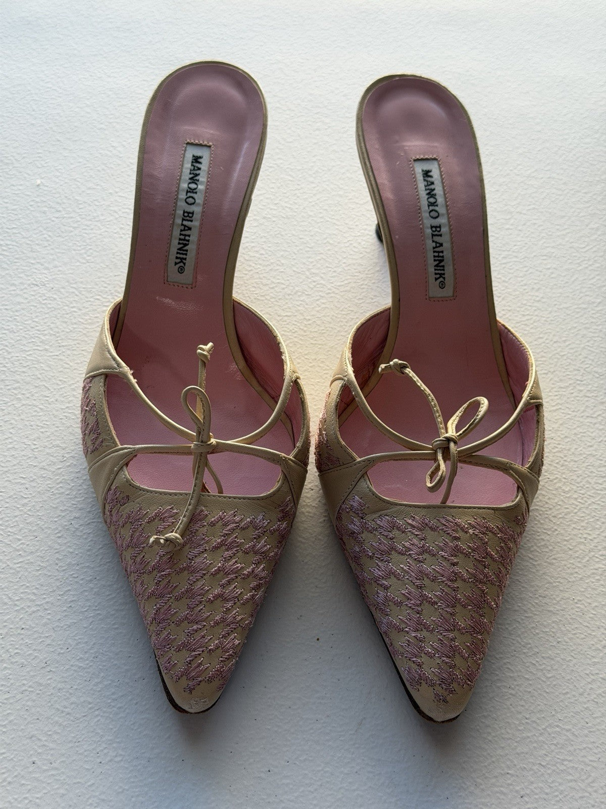 Vintage Manolo Blahnik Beige Pink Houndstooth Pointed Y2K Bow Mule Kitten