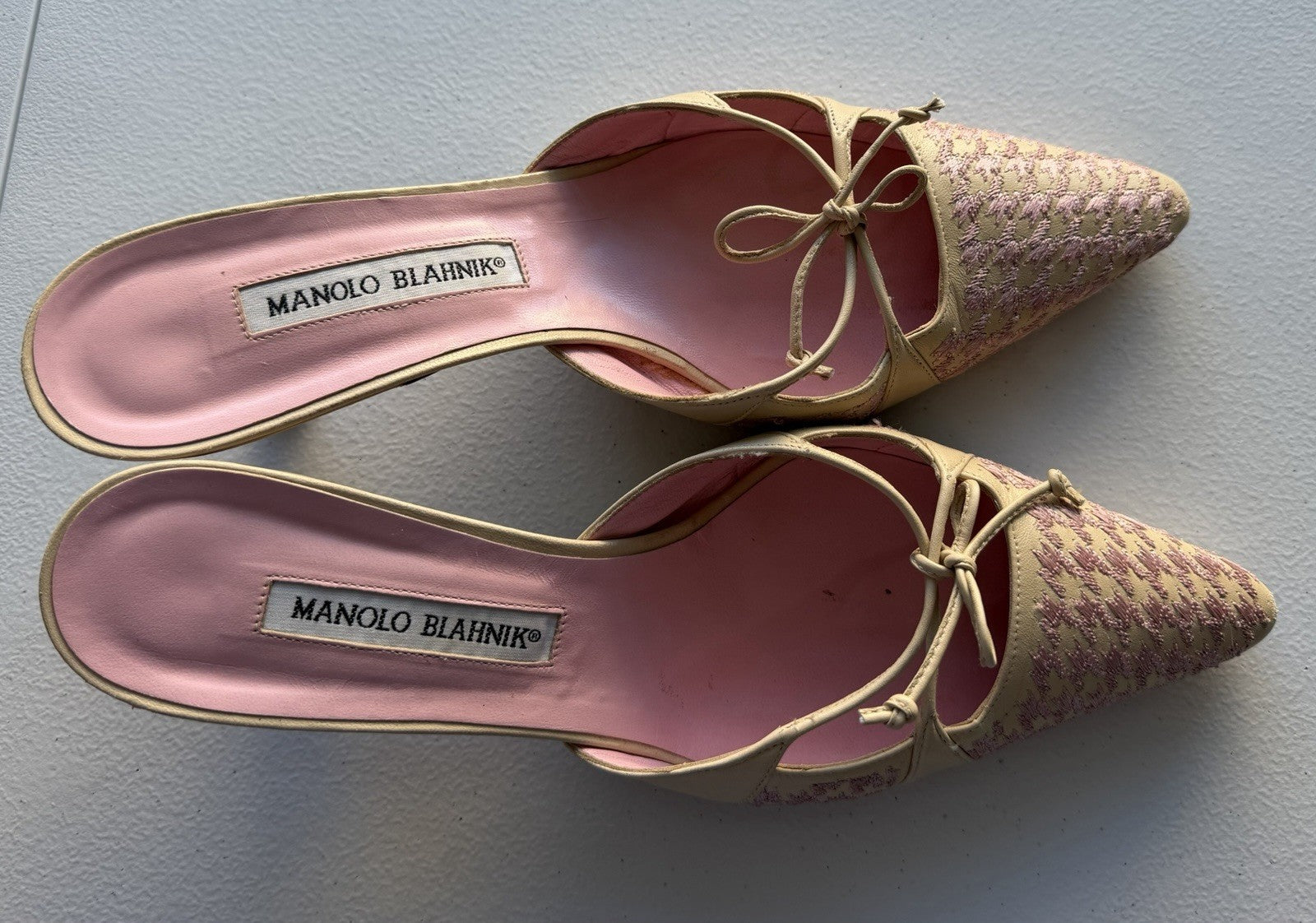 Vintage Manolo Blahnik Beige Pink Houndstooth Pointed Y2K Bow Mule Kitten