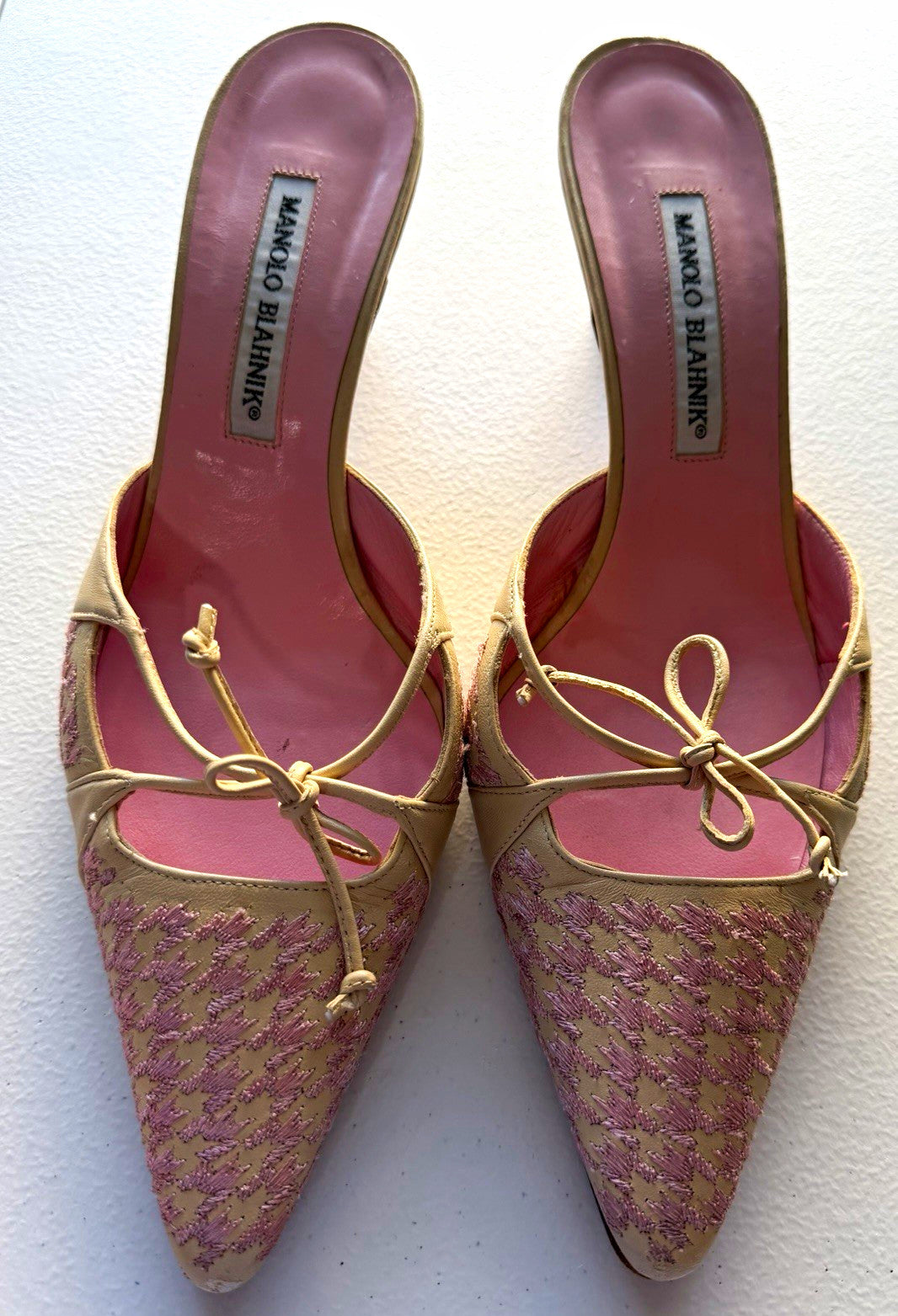 Vintage Manolo Blahnik Beige Pink Houndstooth Pointed Y2K Bow Mule Kitten