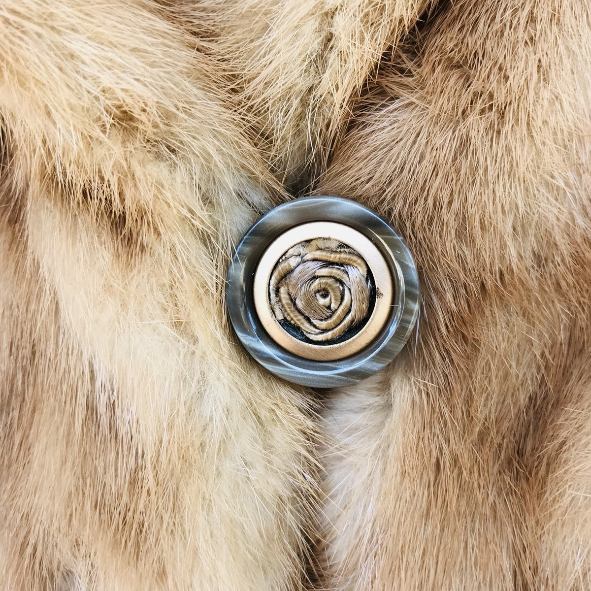 Lendzion Furs Vintage Mink Fur Coat in Blonde Beige