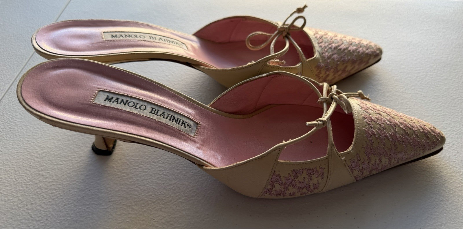 Vintage Manolo Blahnik Beige Pink Houndstooth Pointed Y2K Bow Mule Kitten