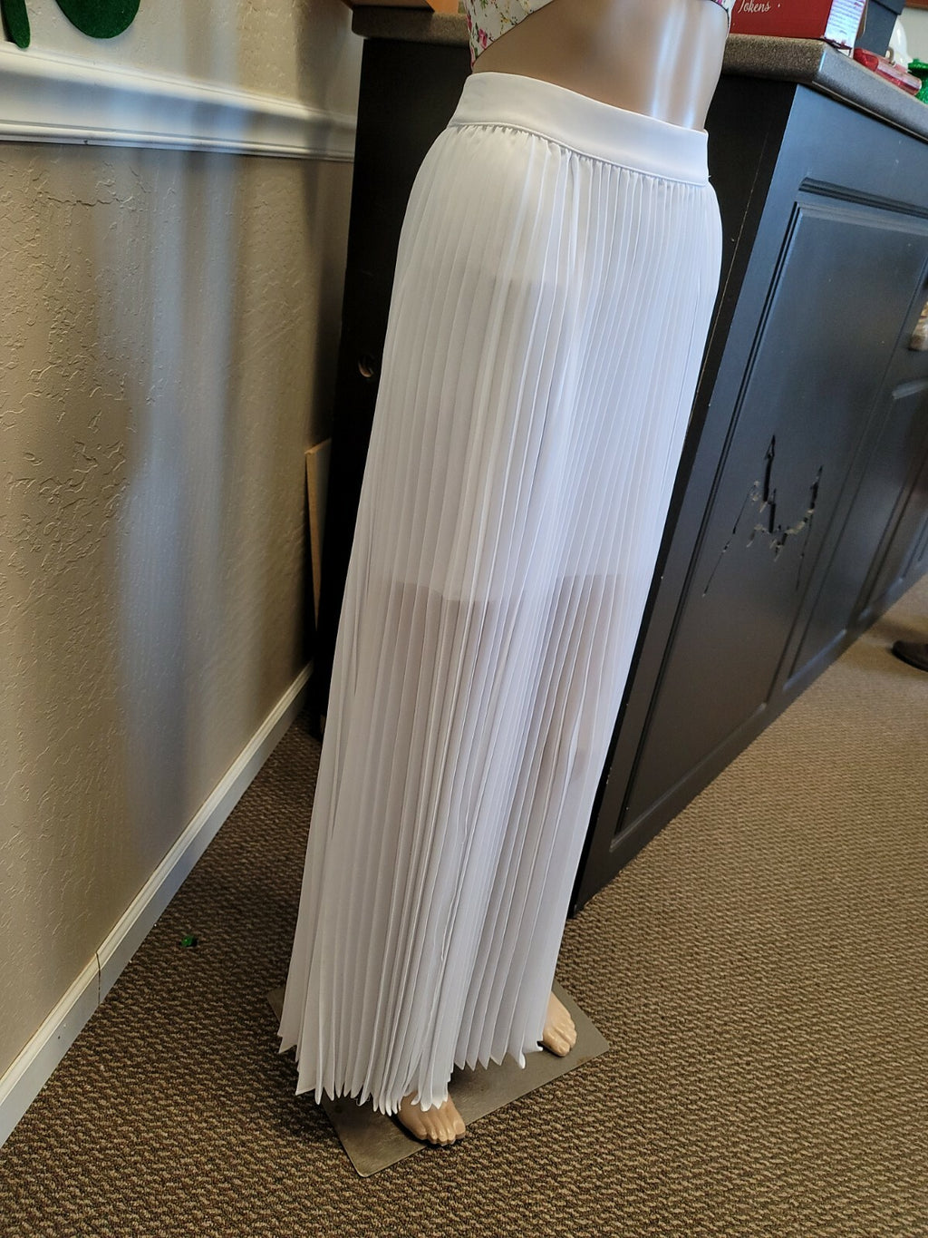 bebe White Pleated Maxi Skirt With Double Slits