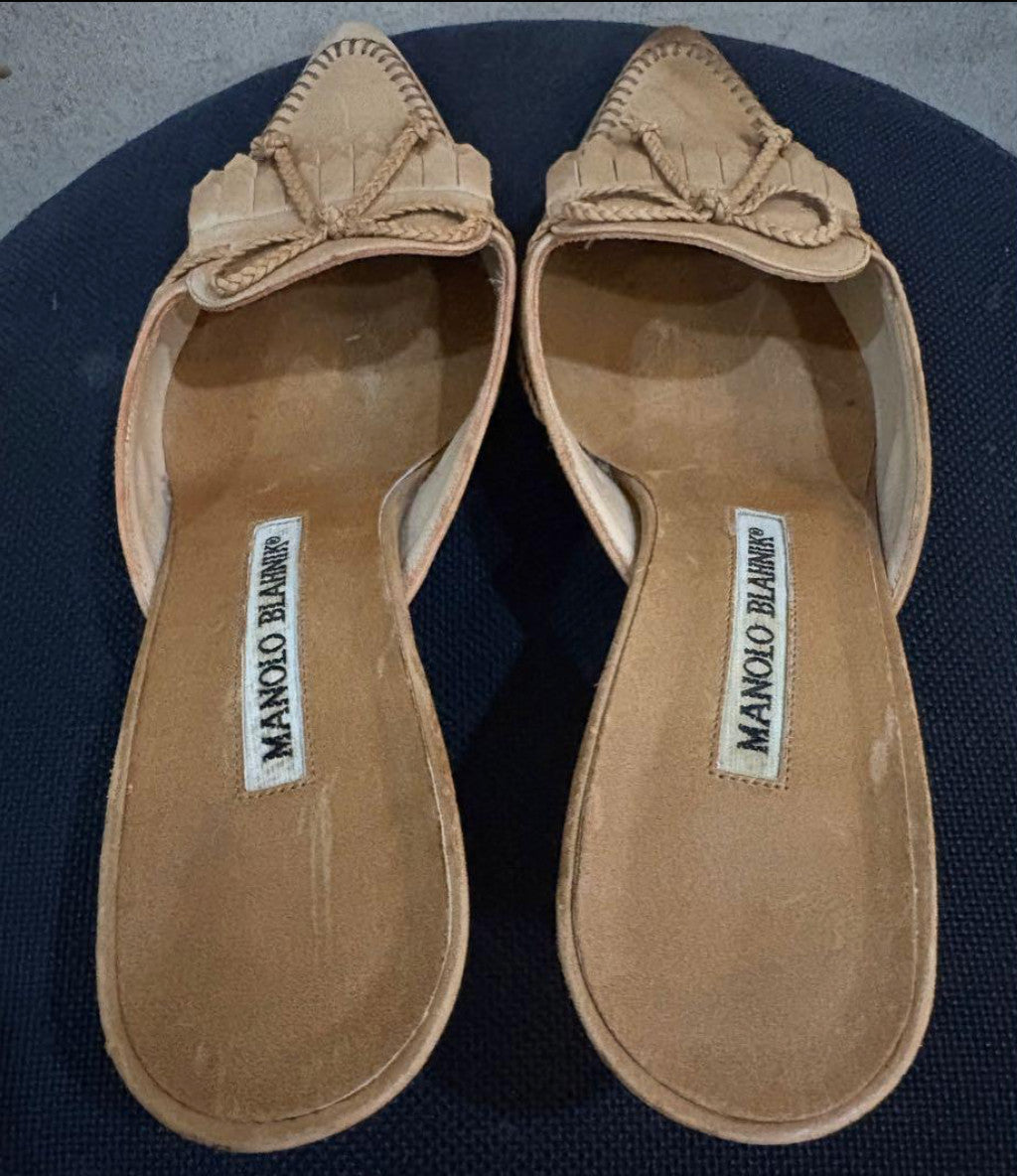 Manolo Blahnik Bow Fringe Pointed Toe Kitten Heel Mules