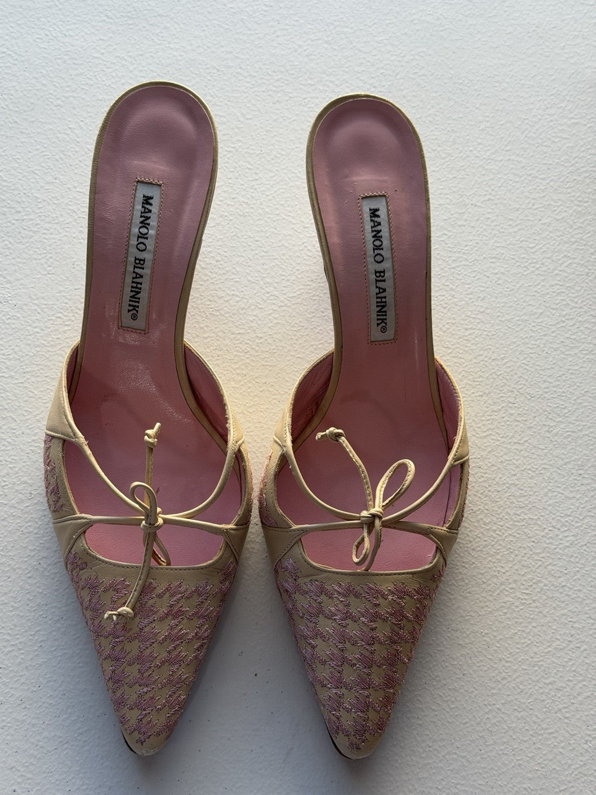 Vintage Manolo Blahnik Beige Pink Houndstooth Pointed Y2K Bow Mule Kitten