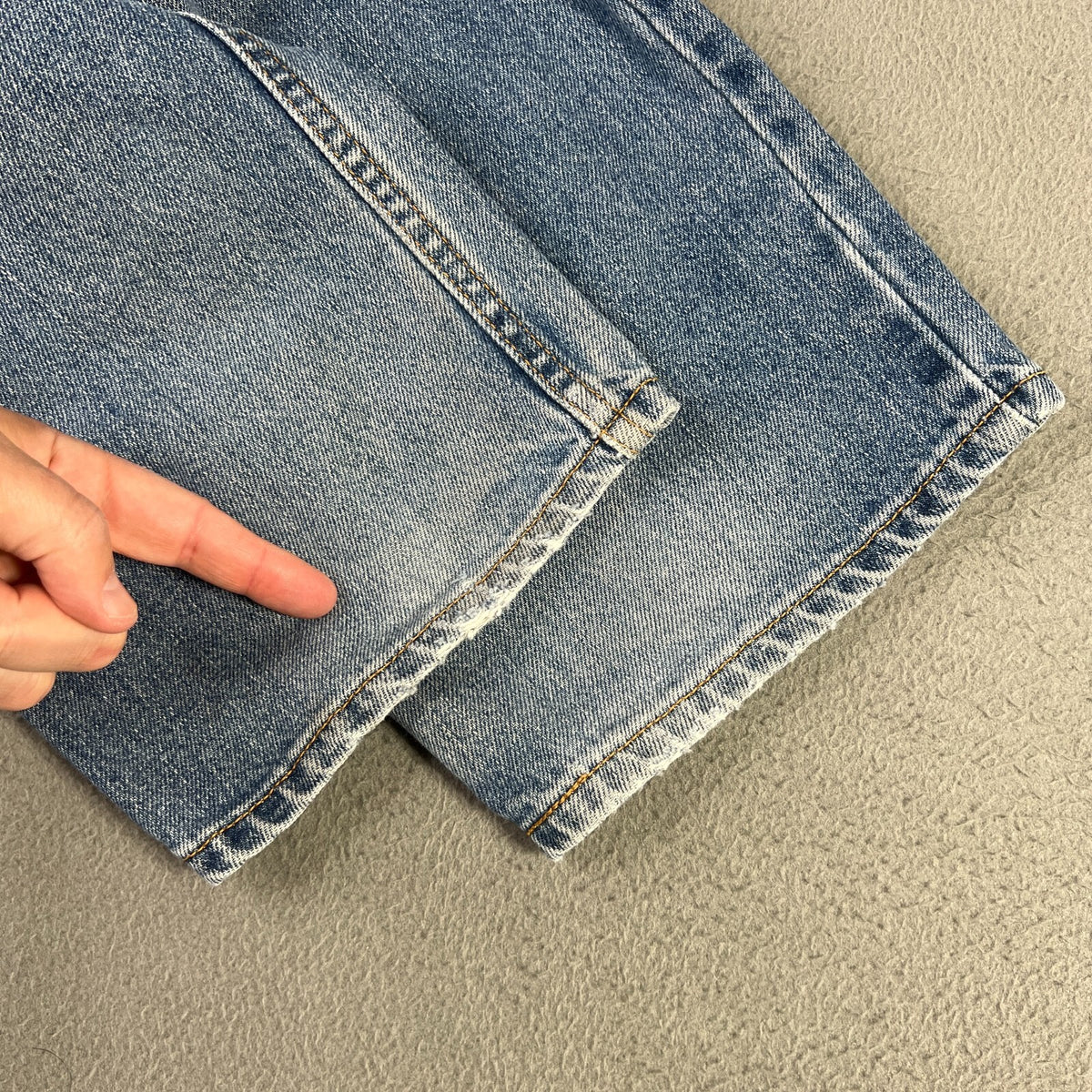 Levi's 550 Blue Light Wash Relaxed Fit Jeans 36x32