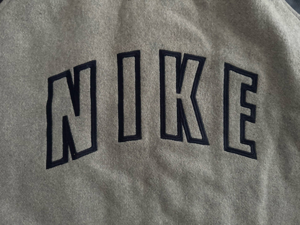 (VTG) NIKE SPORTSWEAR VARSITY JACKET WOOL/LEATHER GRAY/NAVY-BLUE MENS SIZE XL❄️