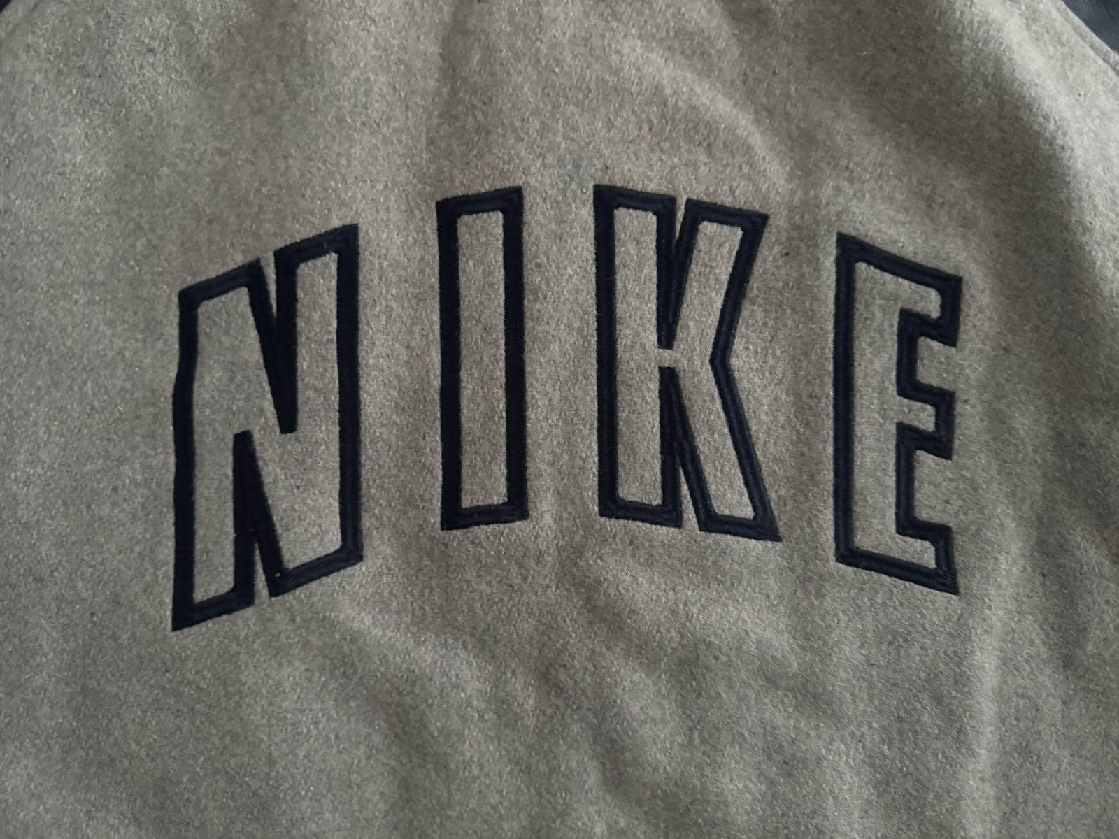 (VTG) NIKE SPORTSWEAR VARSITY JACKET WOOL/LEATHER GRAY/NAVY-BLUE MENS SIZE XL❄️