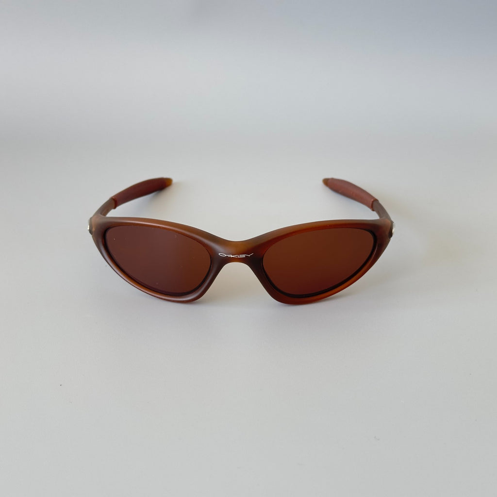 Oakley Mitute Brown Vintage Sunglasses Gorpcore USA Y2K Avantgarde Archive