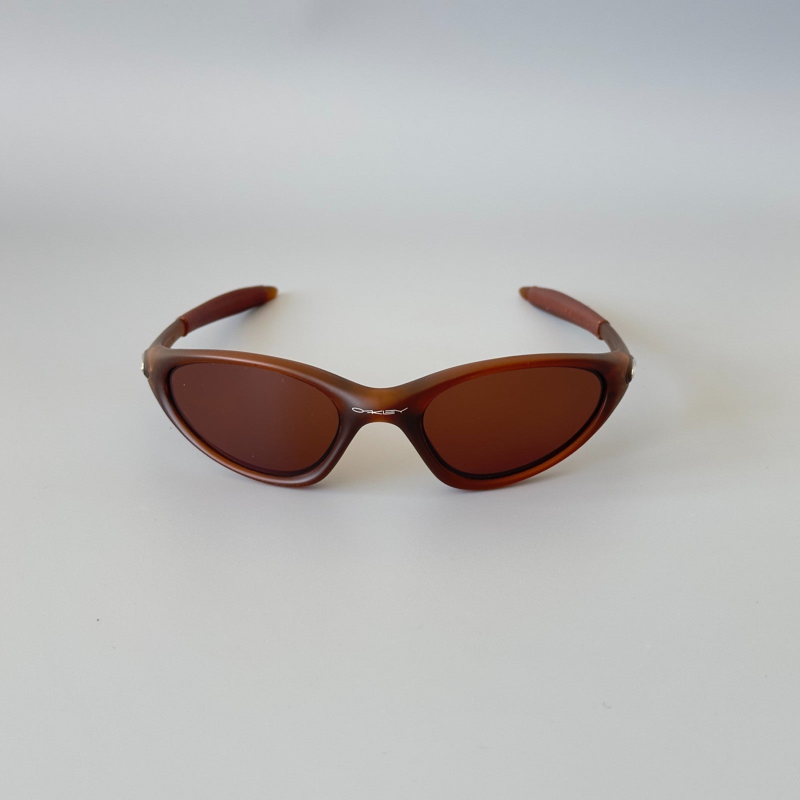 Oakley Mitute Brown Vintage Sunglasses Gorpcore USA Y2K Avantgarde Archive