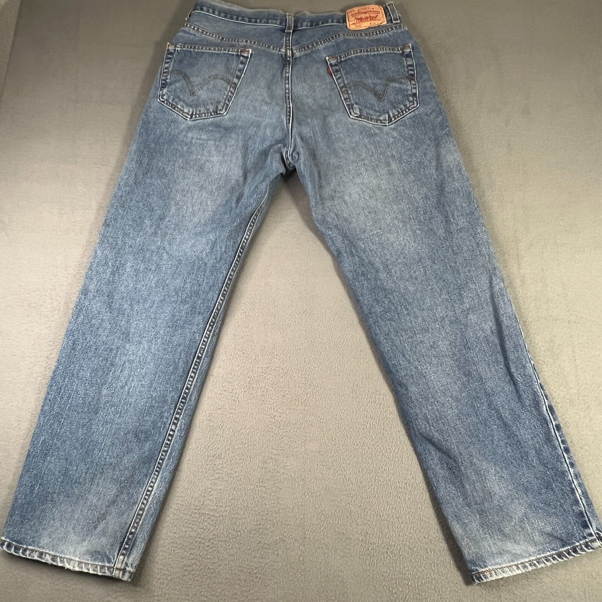 Levi's 550 Blue Light Wash Relaxed Fit Jeans 36x32