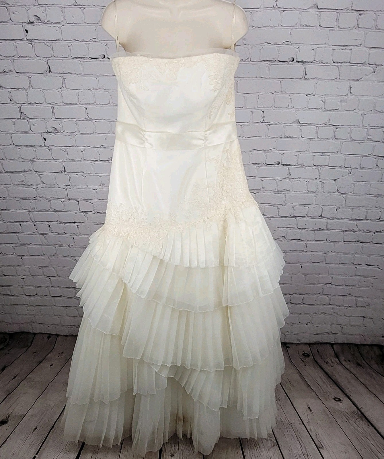 White By Vera Wang Ivory Tiered Strapless Bridal Wedding Gown Dress 12 VW351020