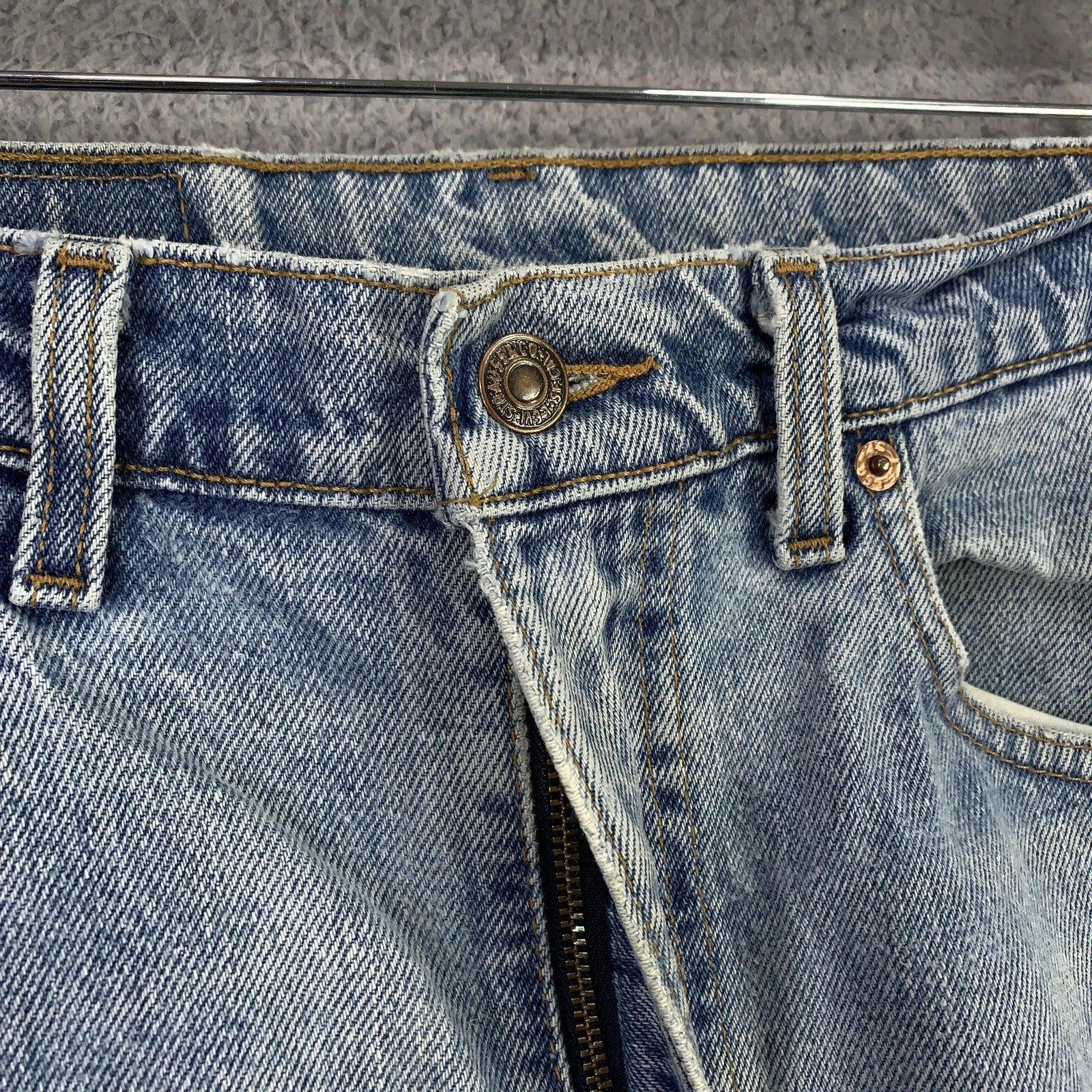 Vintage Levis 505 Jeans Mens 33x34 (32x33.5) Light Wash Straight Denim USA 90s