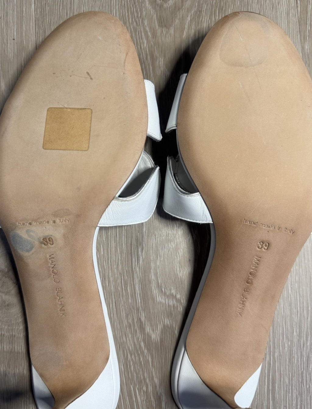 manolo blahnik kitten heels’