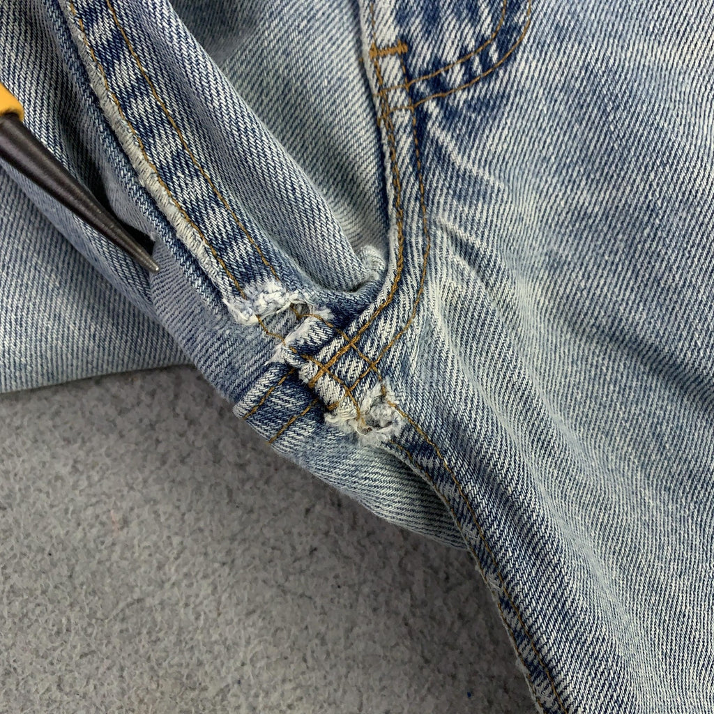 Vintage Levis 505 Jeans Mens 33x34 (32x33.5) Light Wash Straight Denim USA 90s