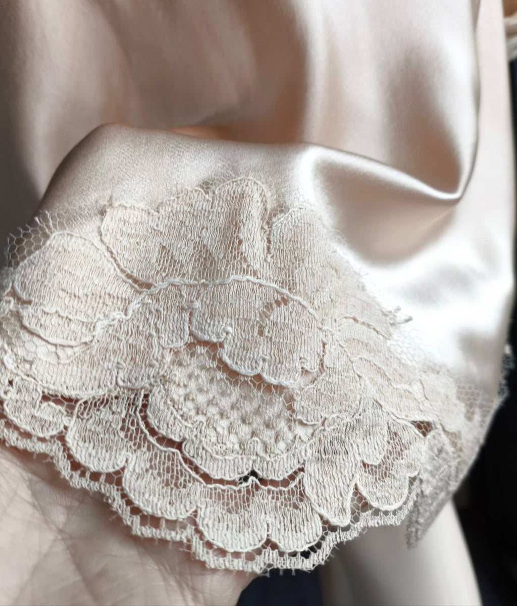 Vestido de cetim vintage autêntico Dolce & Gabbana com acabamento em renda 42IT-