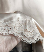 Vestido de cetim vintage autêntico Dolce & Gabbana com acabamento em renda 42IT-