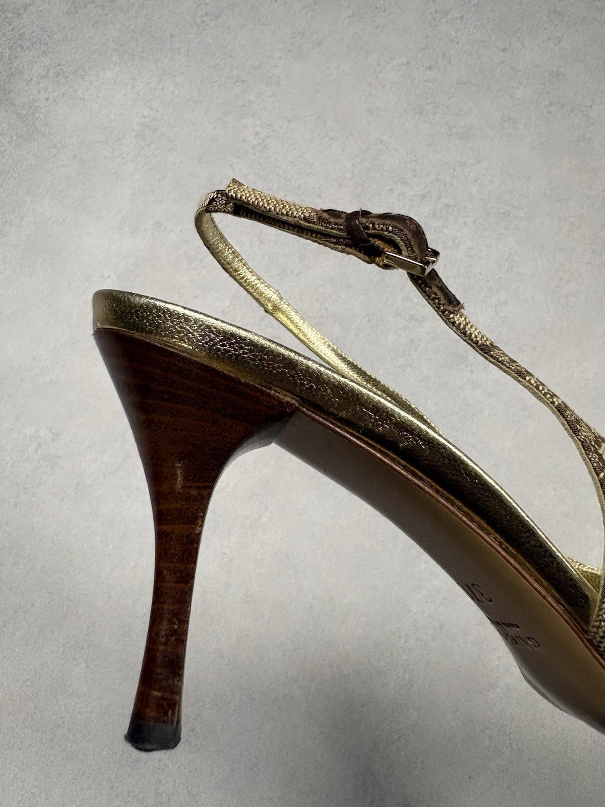 Gucci Vintage GG Monogram Canvas Slingback Pumps Leather Cap Toe EU 37