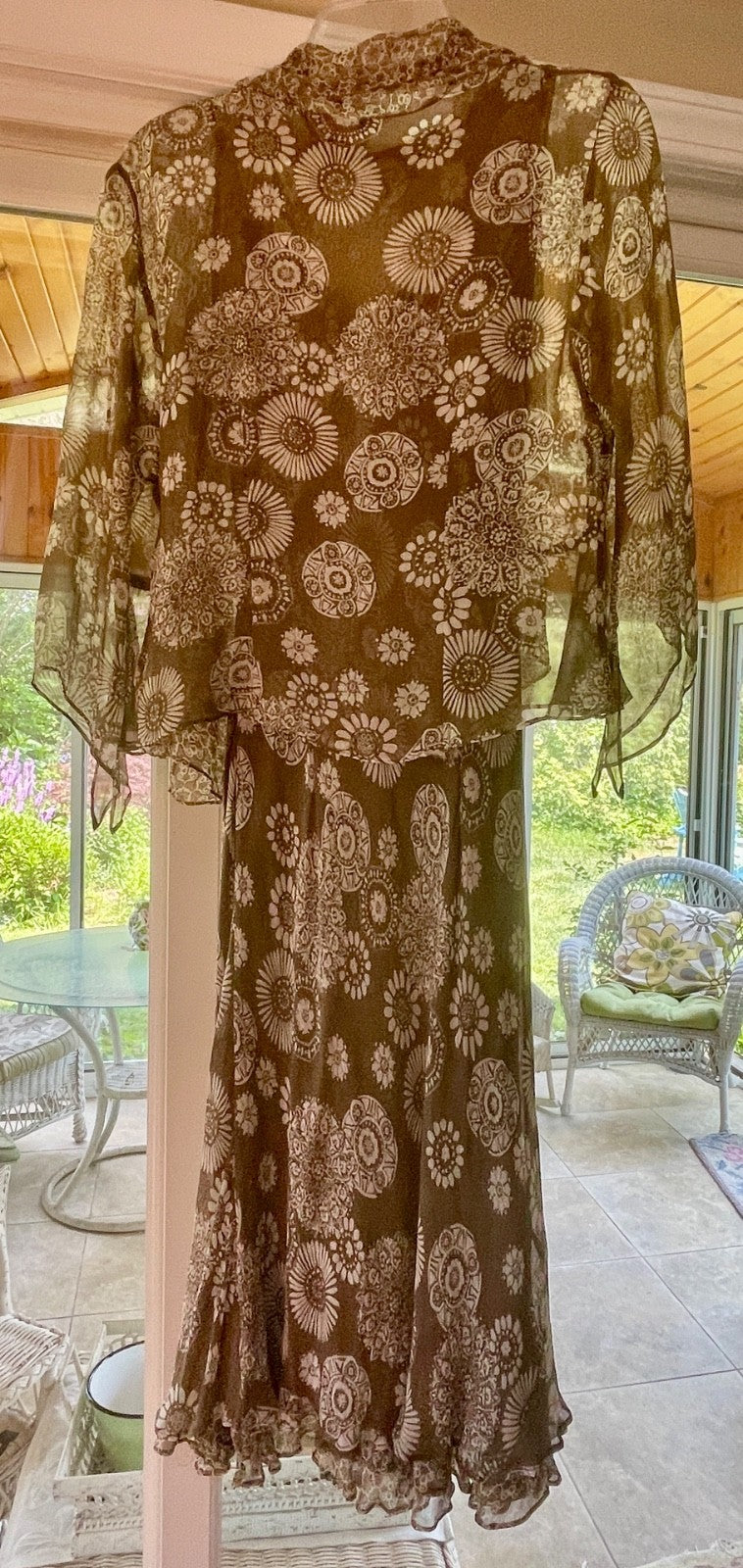 Signature by Robbie Bee Floral Taupe White Dress with Jacket Size 10
