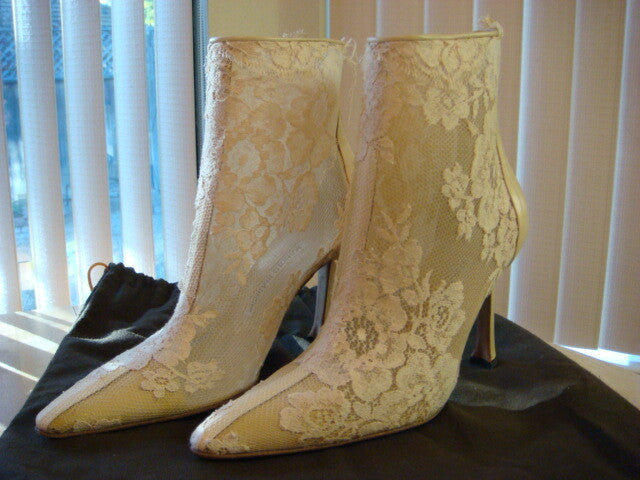 Unique Manolo Blahnik Lace Boots 35.5/5.5 NIB