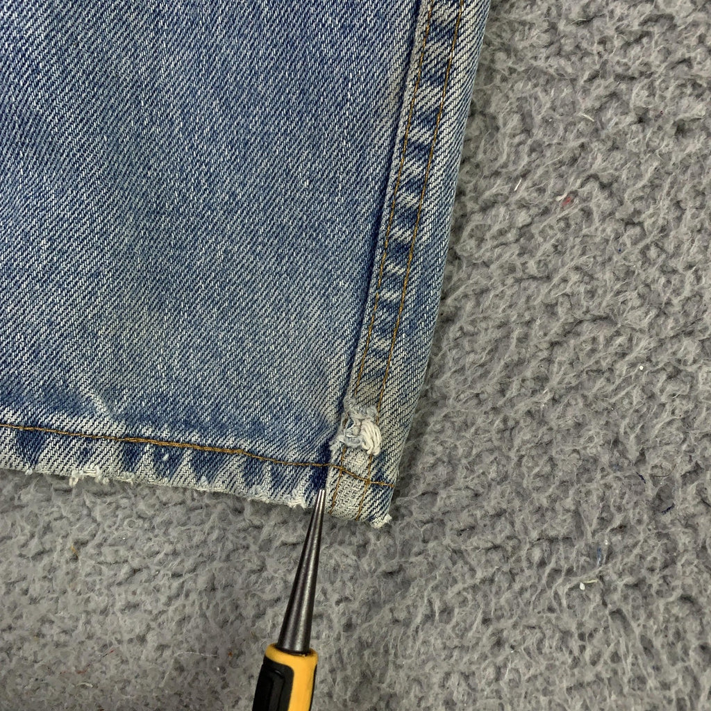 Vintage Levis 505 Jeans Mens 33x34 (32x33.5) Light Wash Straight Denim USA 90s