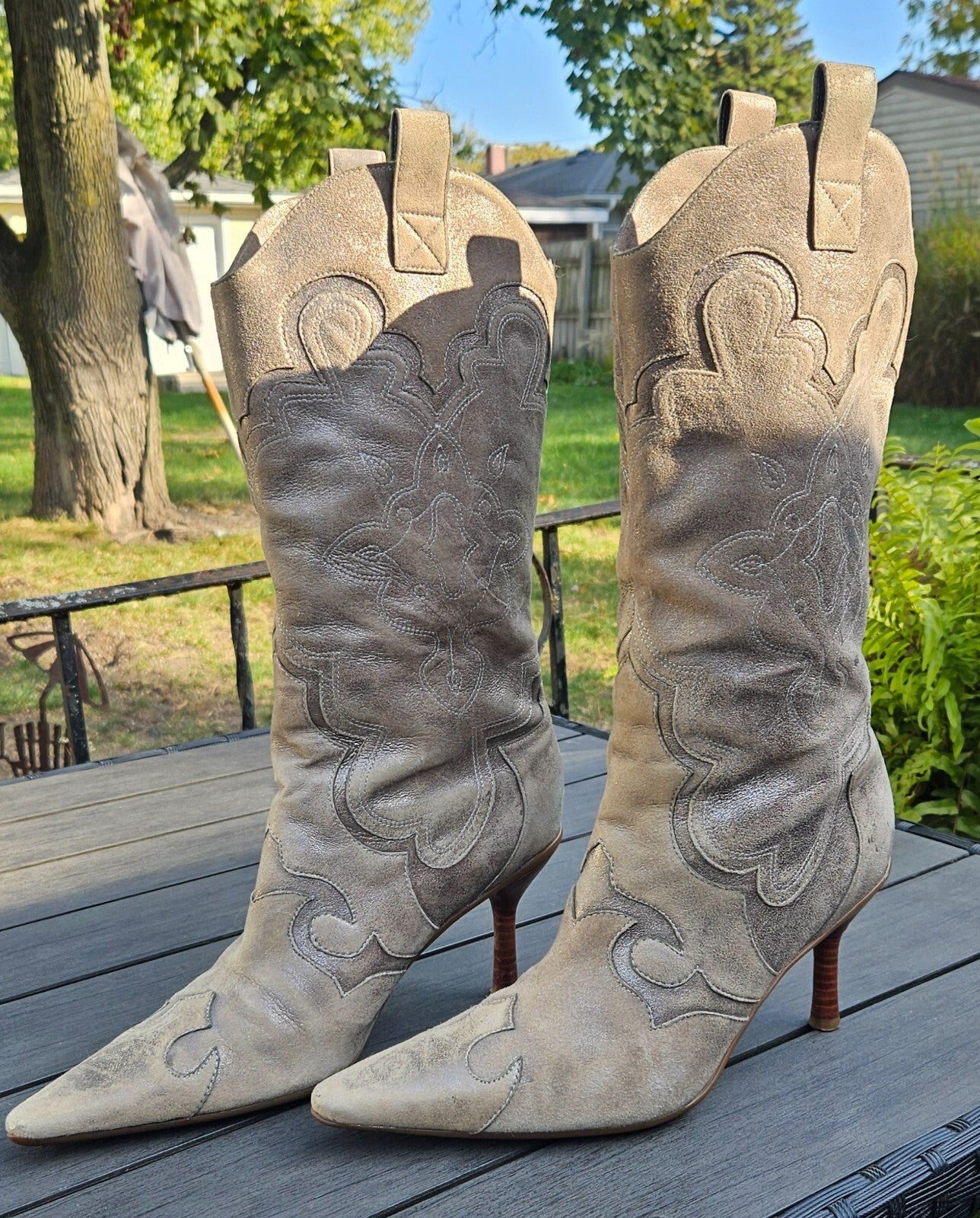 Vintage Y2K Kenneth Cole New York Cos I’m Hot Silver Western Boots Size 8.5