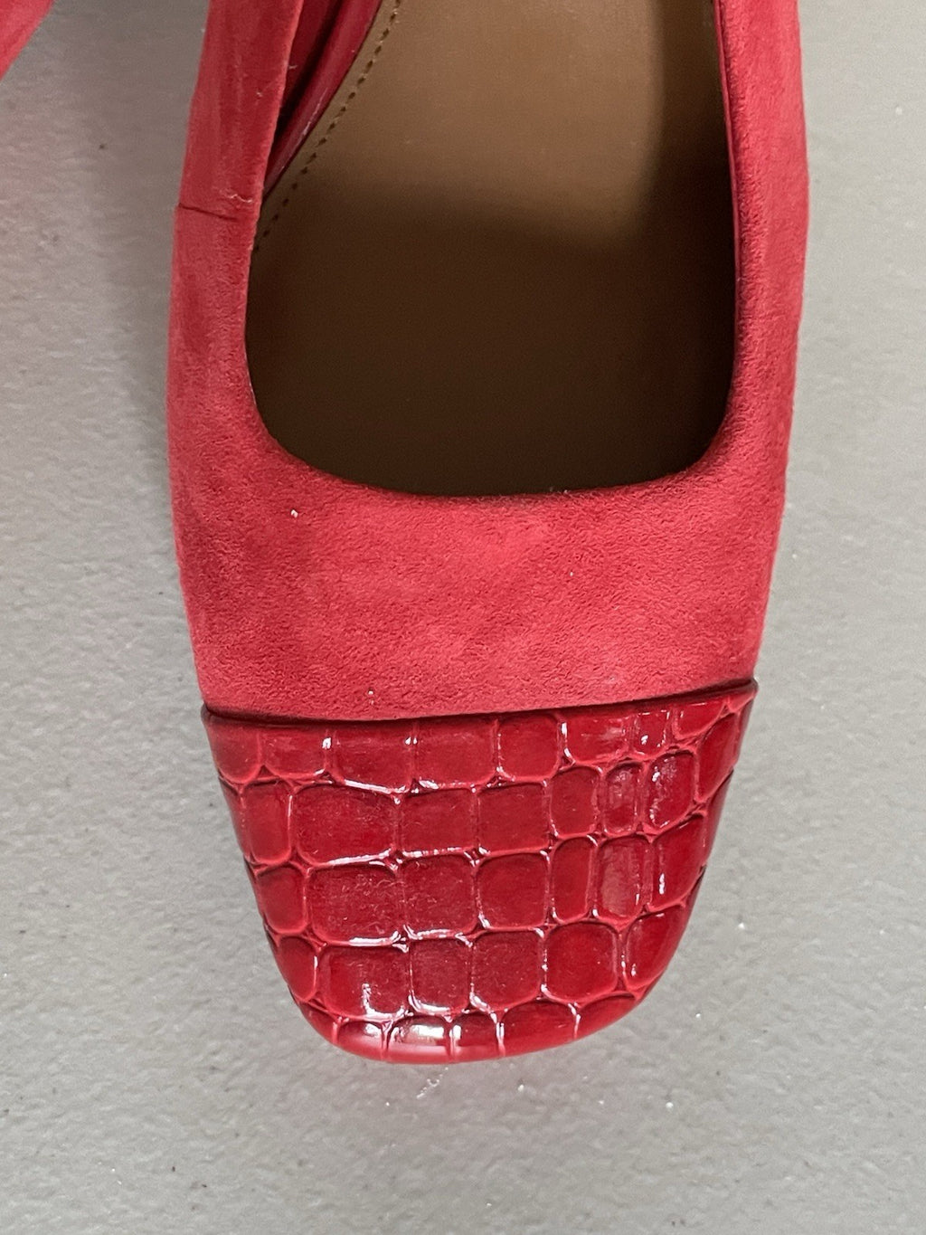 DONALD PLINER SUEDE CAP TOE SLINGBACK WITH CROCO- EMBOSSED HEEL AND TOE RED 9M