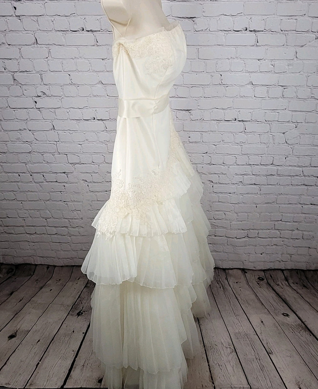 White By Vera Wang Ivory Tiered Strapless Bridal Wedding Gown Dress 12 VW351020