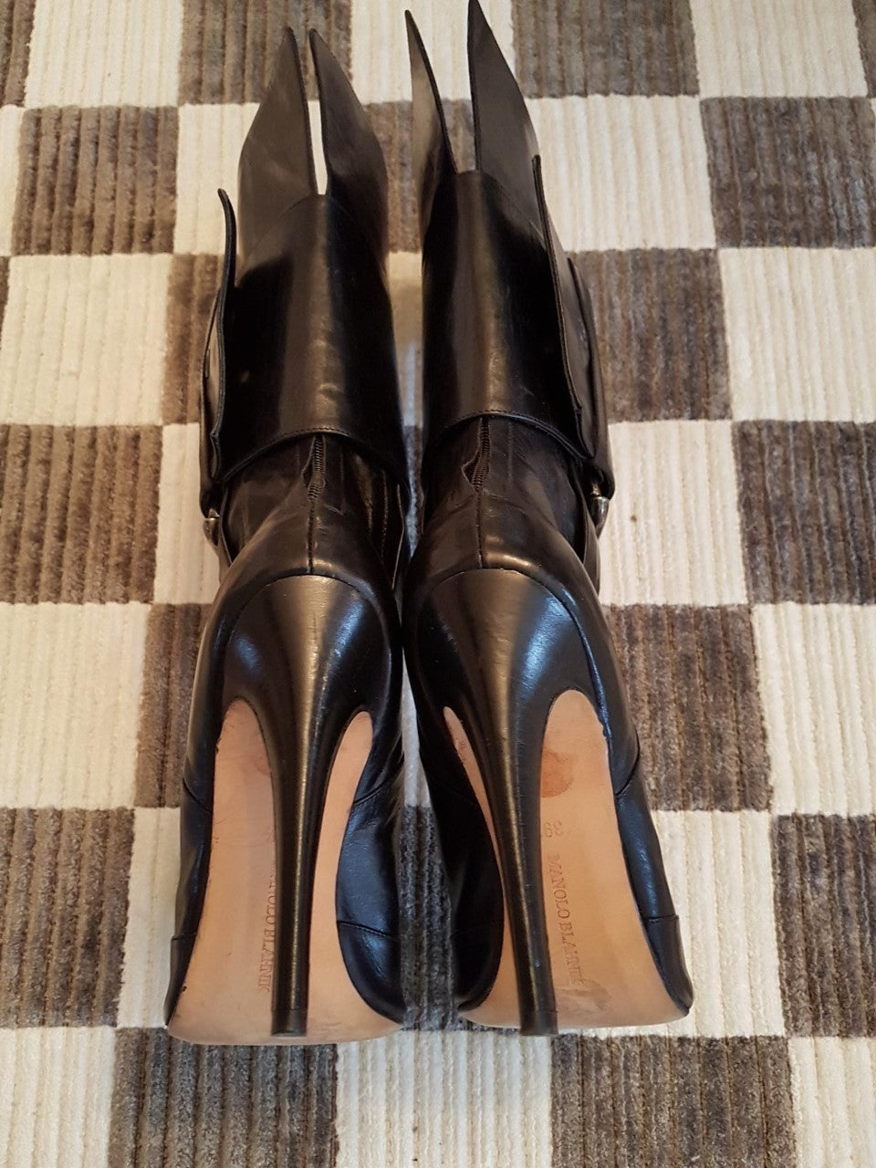 Brand New Authentic Manolo Blahnik Kid Leather Boots 39