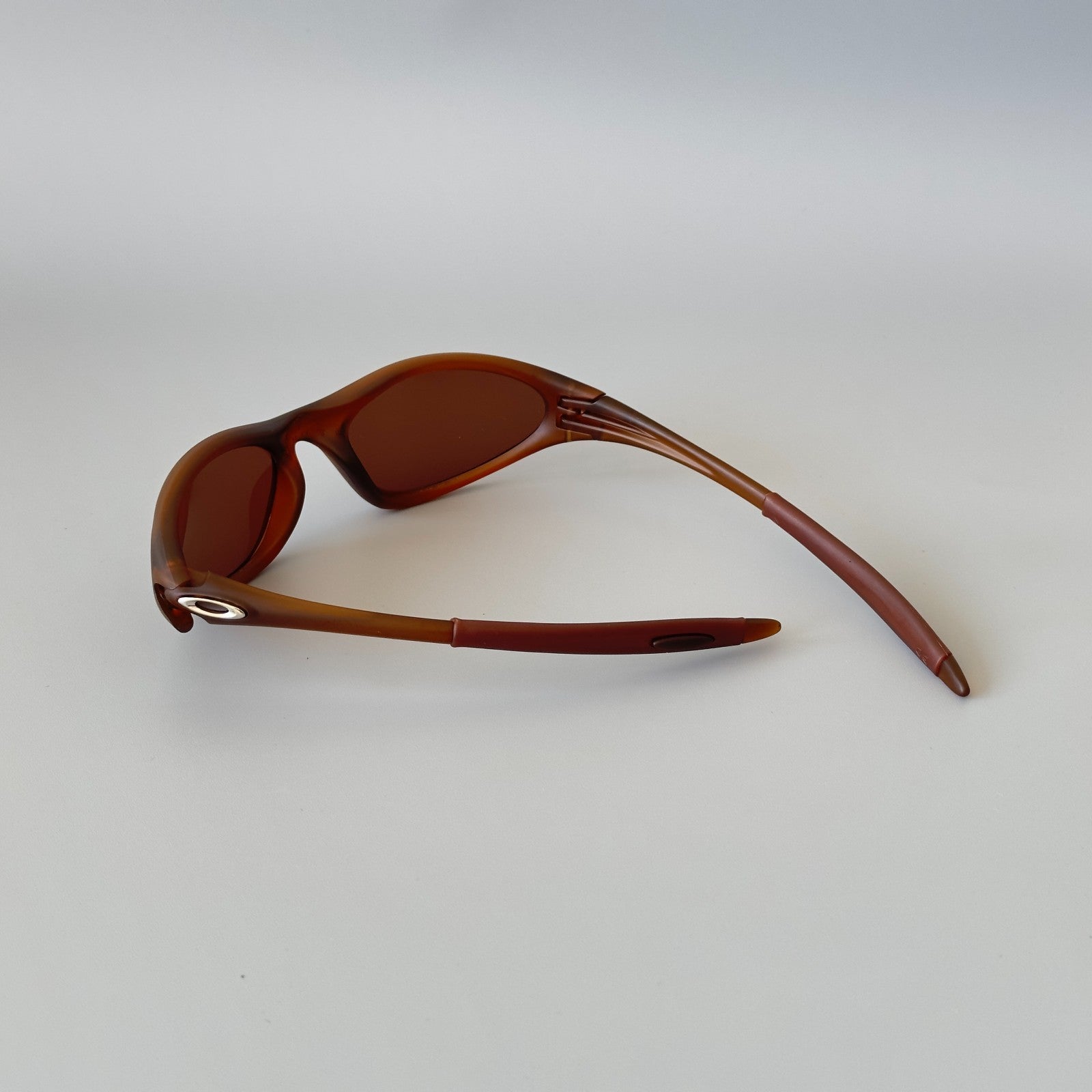 Oakley Mitute Brown Vintage Sunglasses Gorpcore USA Y2K Avantgarde Archive