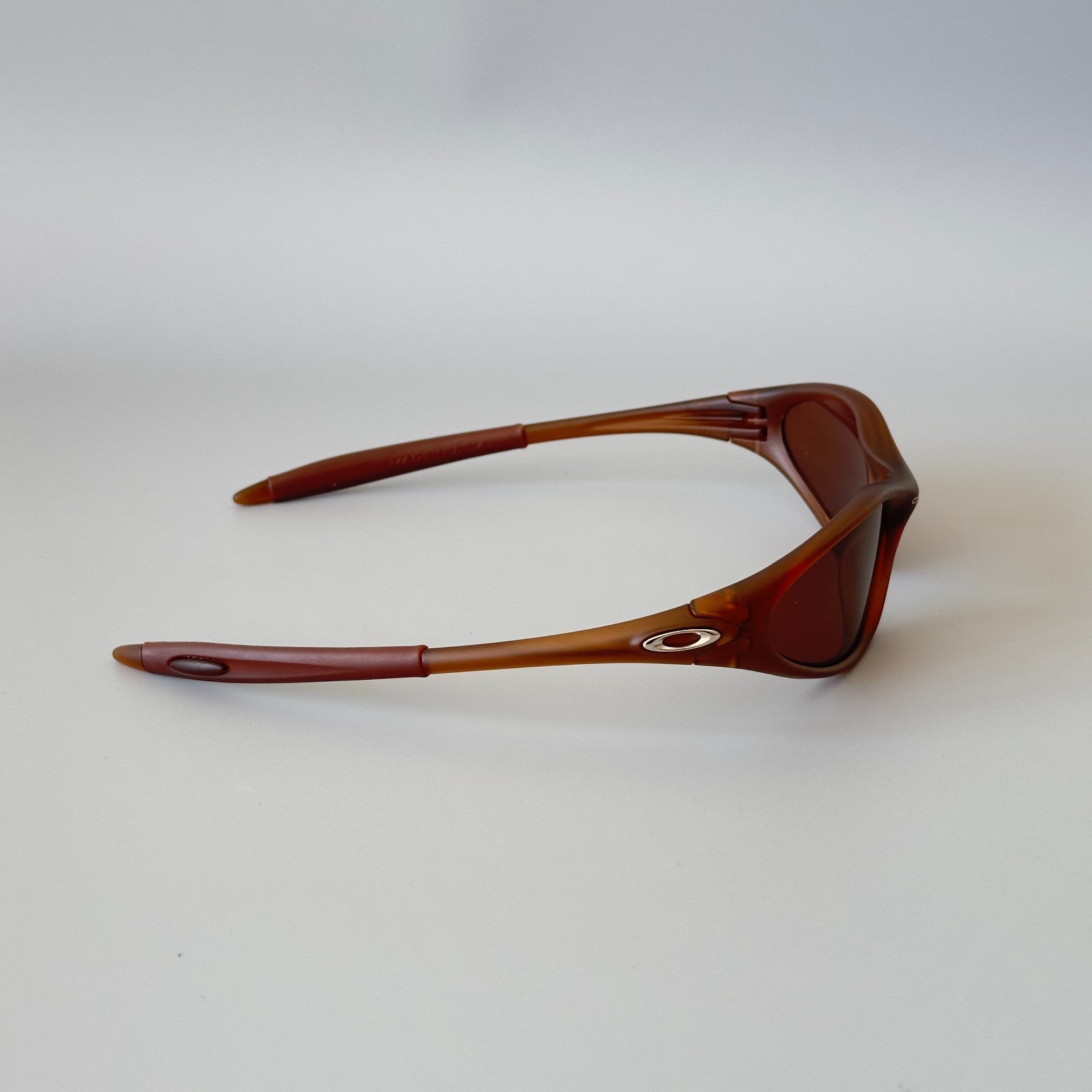 Oakley Mitute Brown Vintage Sunglasses Gorpcore USA Y2K Avantgarde Archive