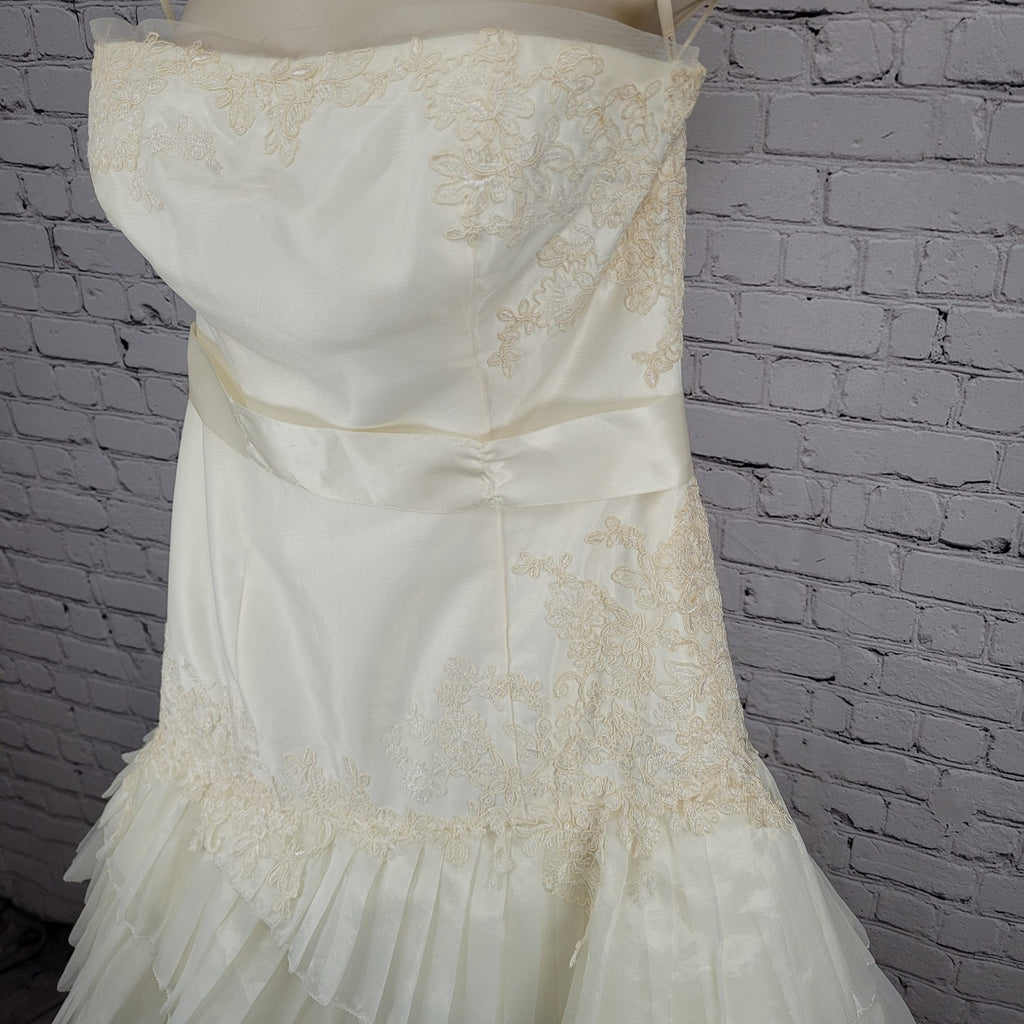 White By Vera Wang Ivory Tiered Strapless Bridal Wedding Gown Dress 12 VW351020