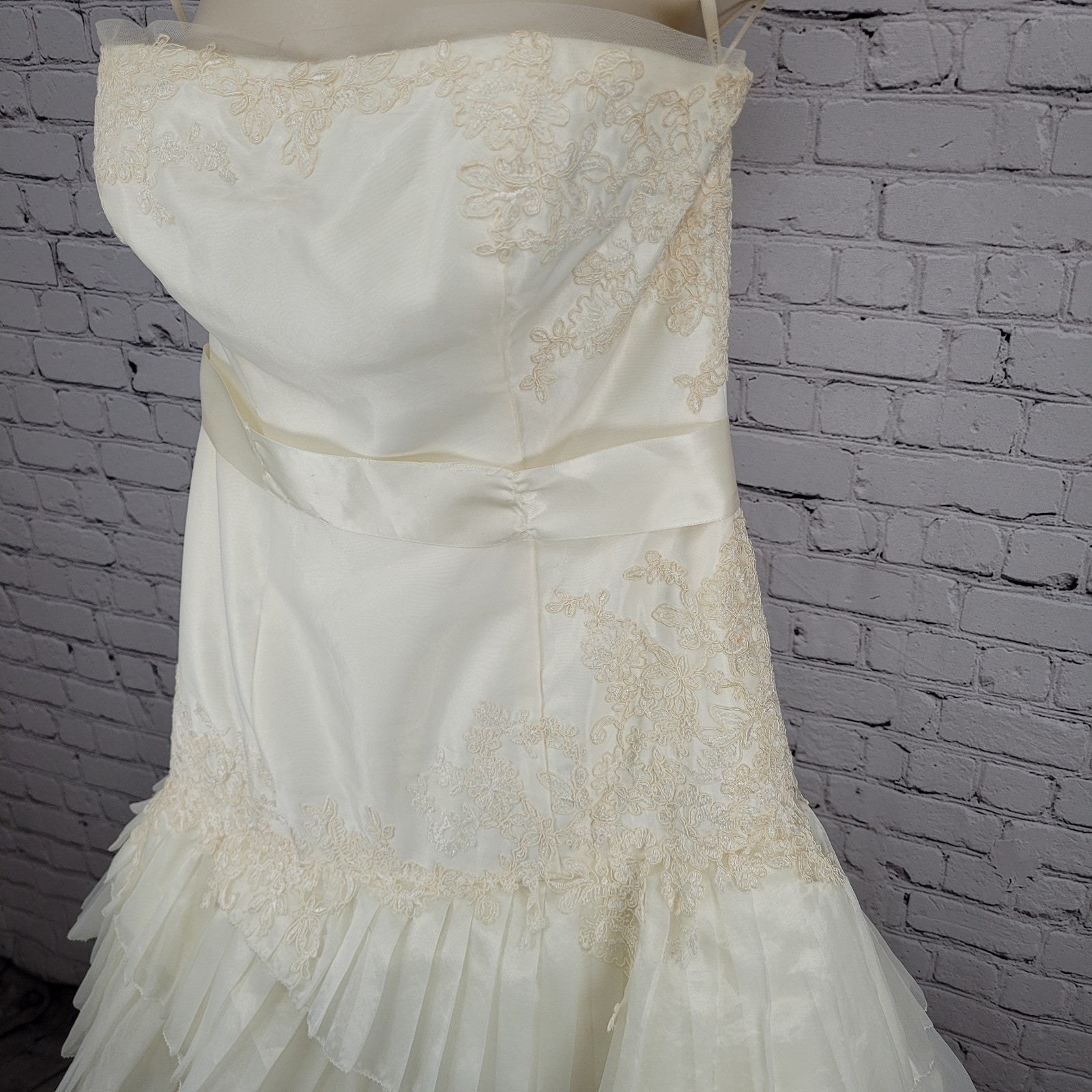 White By Vera Wang Ivory Tiered Strapless Bridal Wedding Gown Dress 12 VW351020