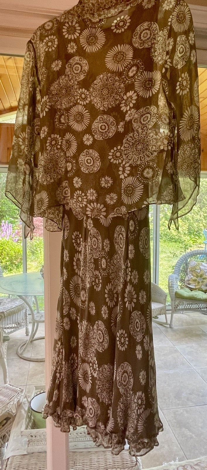 Signature by Robbie Bee Floral Taupe White Dress with Jacket Size 10