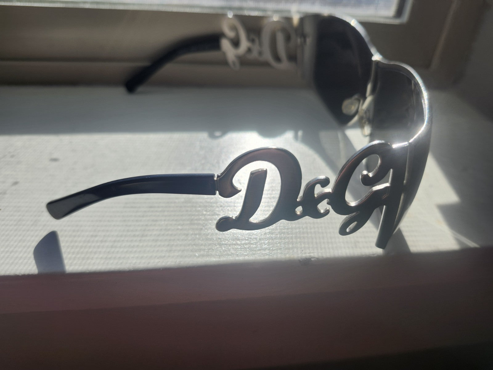 DOLCE & GABBANA SILVER & BLACK MIRRORED LENS Y2K VINTAGE RARE SUNGLASSES UNISEX