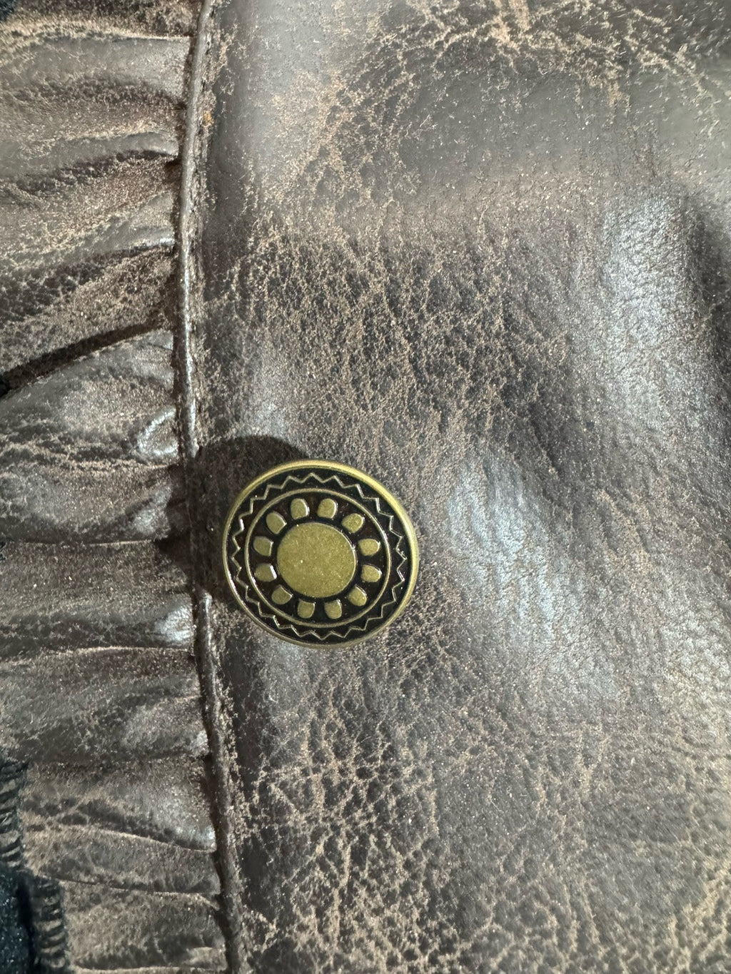 Vintage Women’s Faux Leather Jacket scalloped trim waist length fitted 2 Pockets