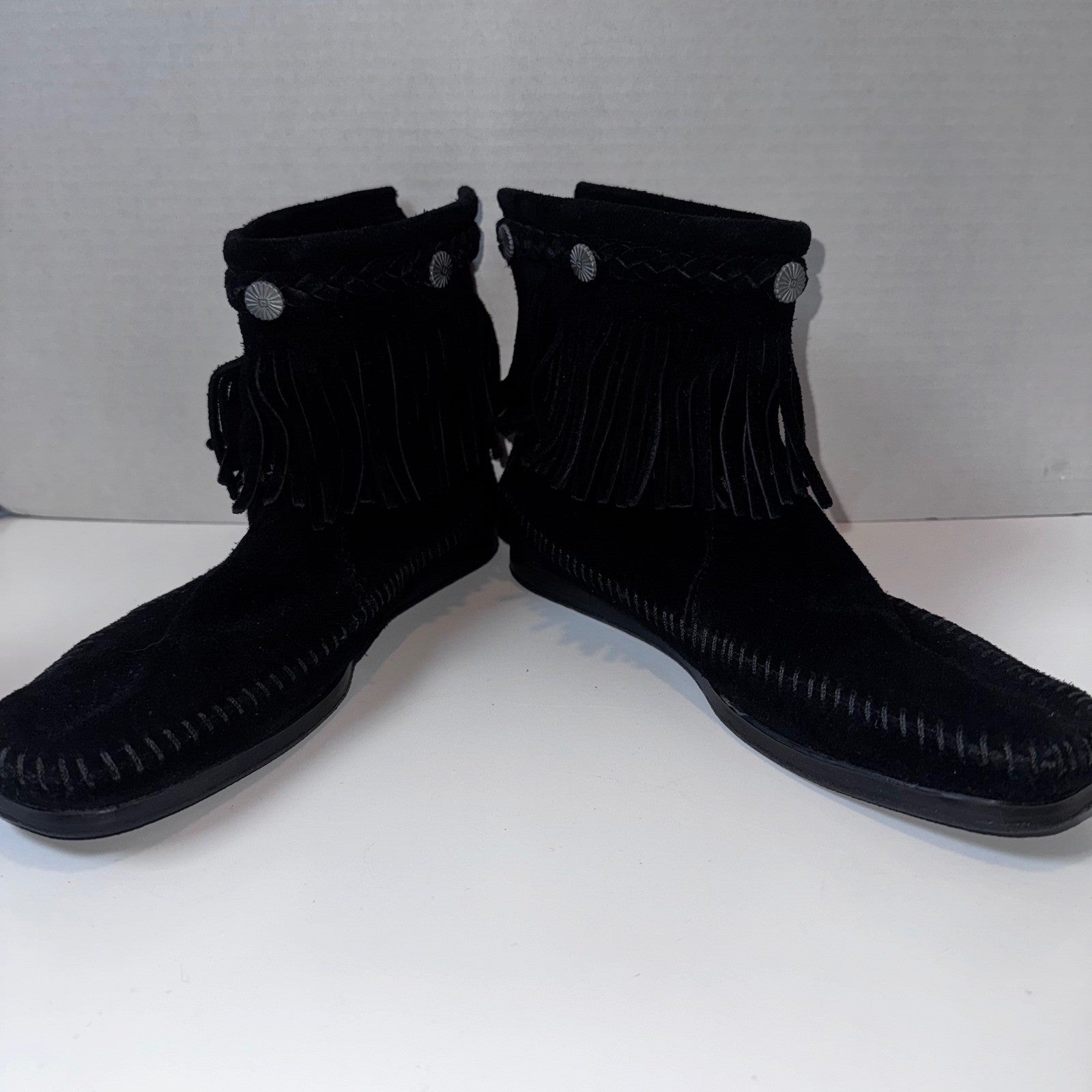 Minnetonka Moccasin Ankle Boots Womens 8 Black Suede Fringe Back Zip Concho 299