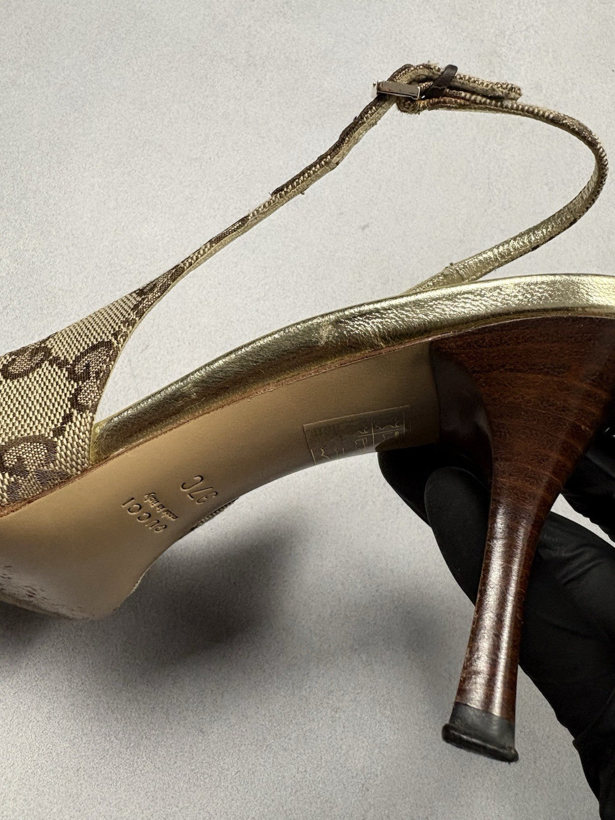 Gucci Vintage GG Monogram Canvas Slingback Pumps Leather Cap Toe EU 37