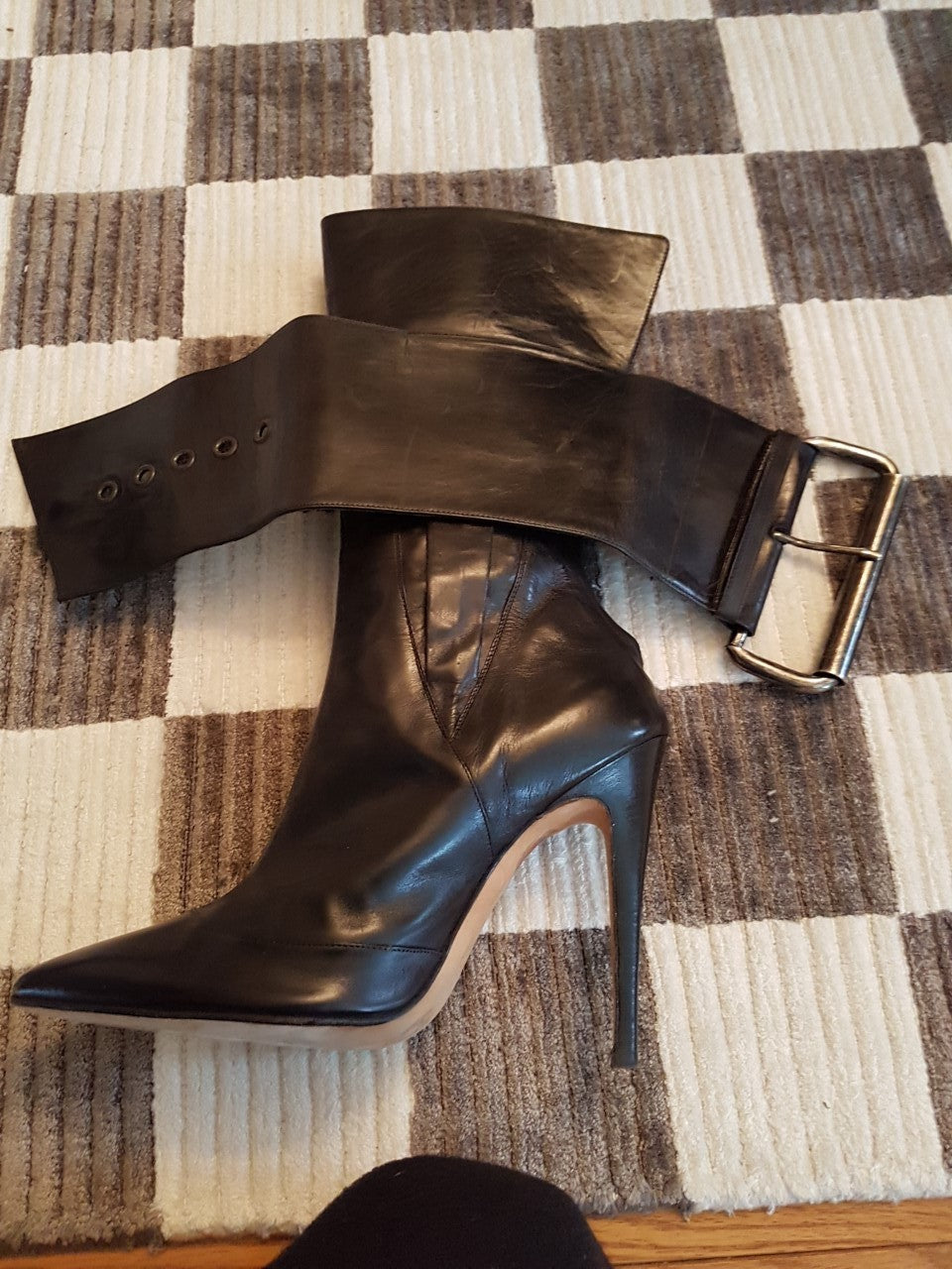 Brand New Authentic Manolo Blahnik Kid Leather Boots 39