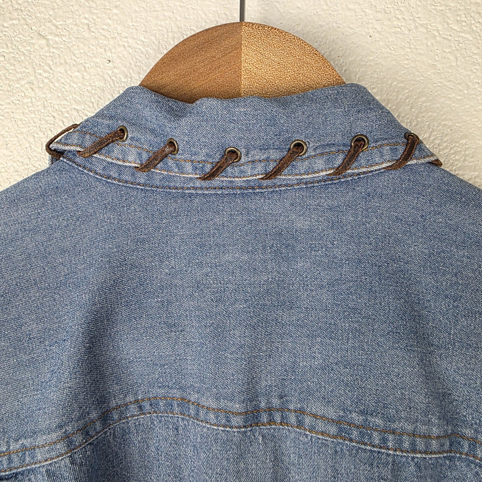 VTG Womens Denim Shirt Western Leather Lace Up Collar Pockets Long Sleeve M