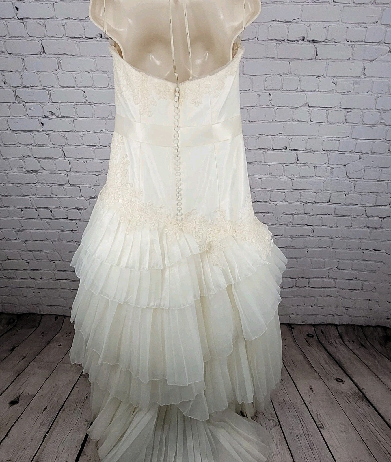 White By Vera Wang Ivory Tiered Strapless Bridal Wedding Gown Dress 12 VW351020
