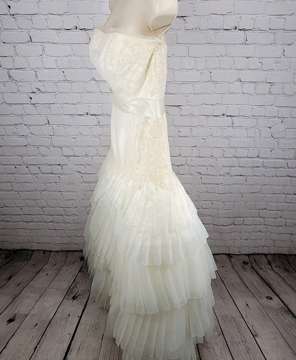 White By Vera Wang Ivory Tiered Strapless Bridal Wedding Gown Dress 12 VW351020
