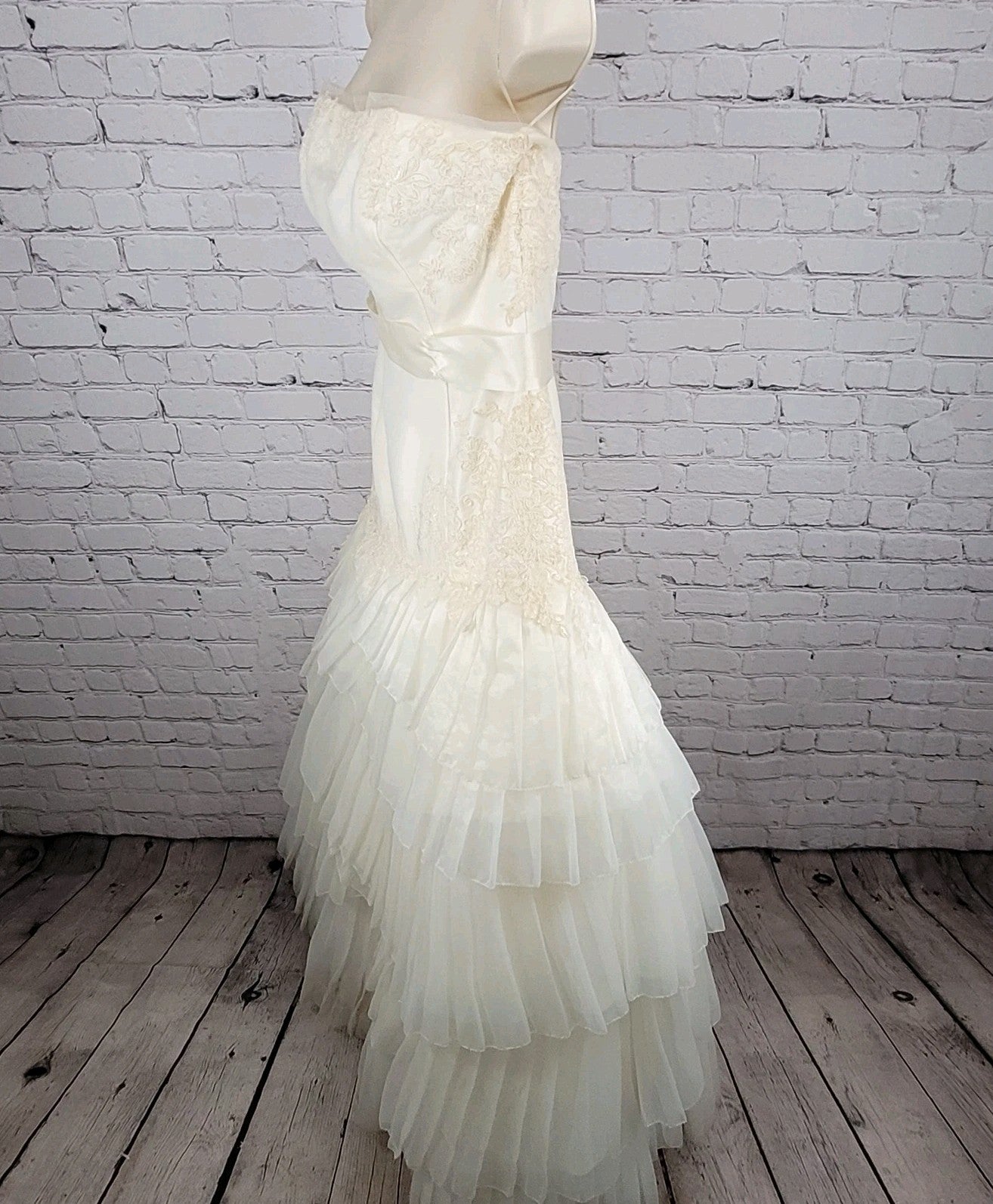 White By Vera Wang Ivory Tiered Strapless Bridal Wedding Gown Dress 12 VW351020