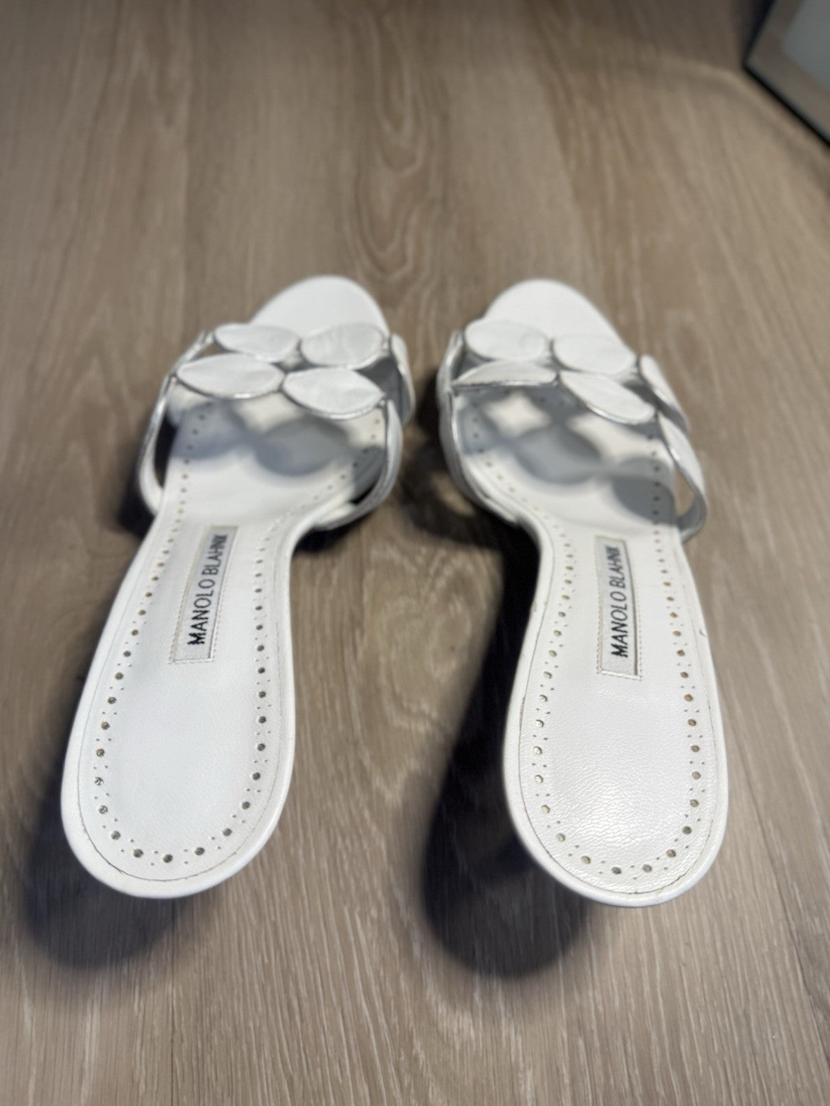 manolo blahnik kitten heels’