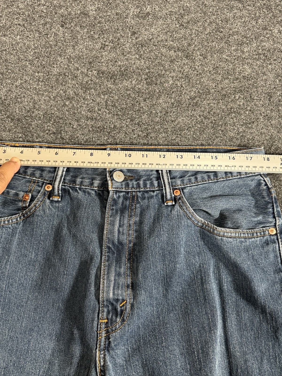 Levi's 550 Relaxed Fit Jeans Blue Medium Wash 36x30