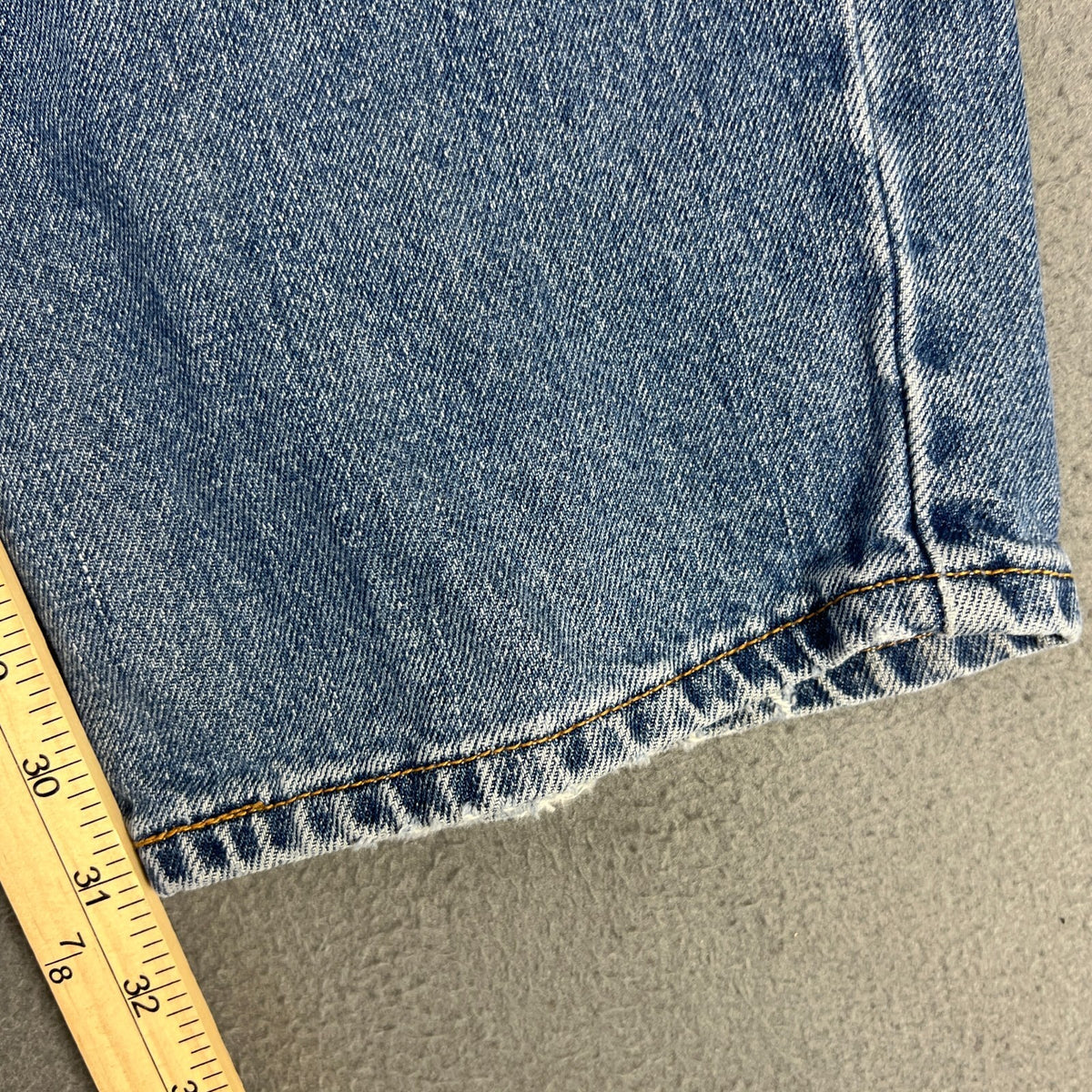 Levi's 550 Blue Light Wash Relaxed Fit Jeans 36x32