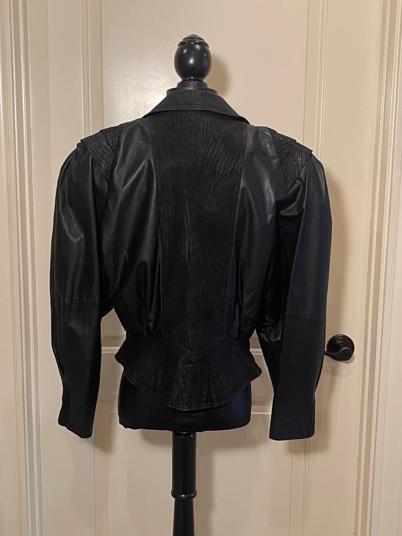 Global Identity GIII Vintage Leather Jacket, Puff shoulders, fitted waist SZ M