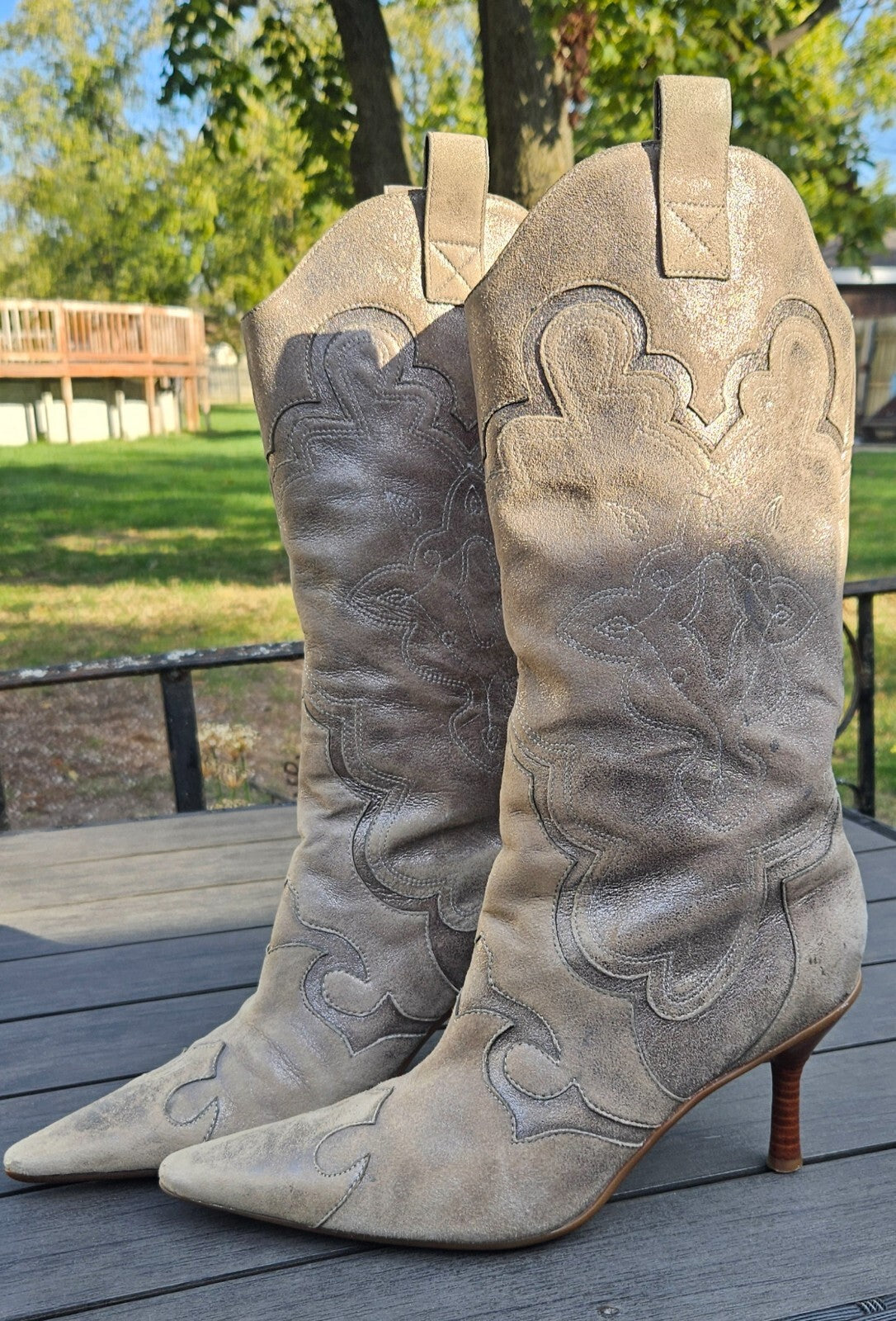 Vintage Y2K Kenneth Cole New York Cos I’m Hot Silver Western Boots Size 8.5